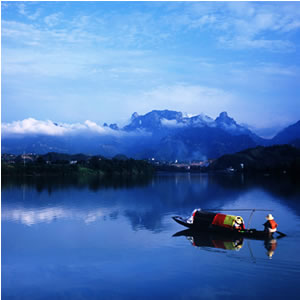 喜樂O線：猛洞河漂流、鳳凰古城兩日游